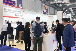 亞太美容展包材區(qū)，這款“高頻脈沖提拉按摩”眼霜管火了